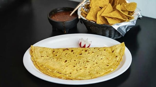 Empanada de flor de calabaza.